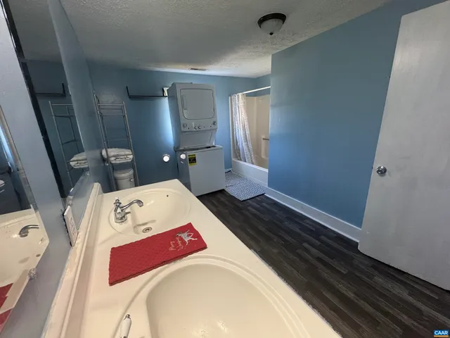 $475,000 | 43 Niswander Road, Staunton, VA 24401