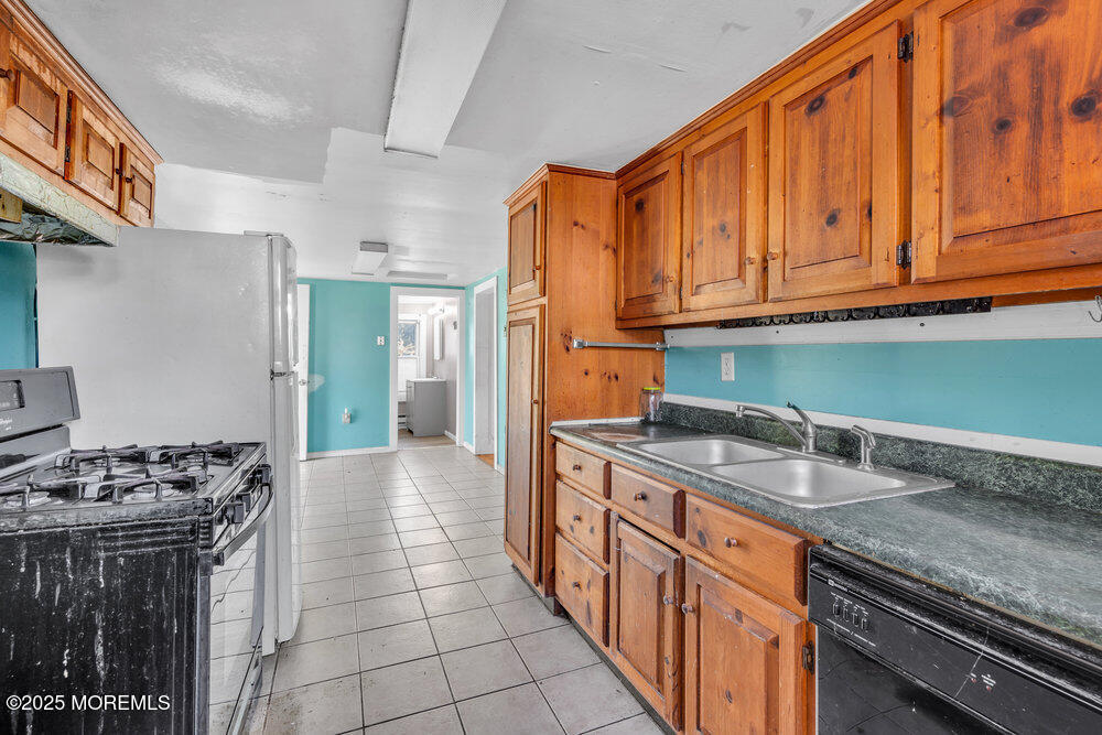 22 Lacey Road Forked River, NJ 08731 - Photo 4 of 24 a kitchen with stainless steel appliances granite countertop a stove and a sink