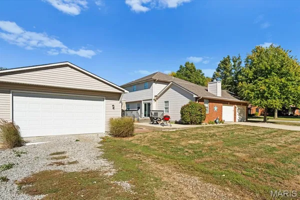 $375,000 | 1 Larkspur Drive, New Baden, IL 62265