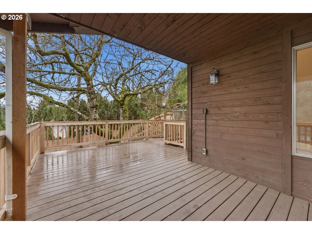 236 Southwest Collins Street Portland, OR 97219 - Photo 13 of 33 Gallery Image 13