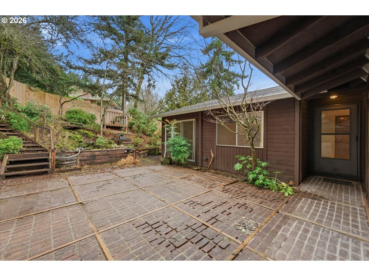 236 Southwest Collins Street Portland, OR 97219 - Photo 3 of 33 Gallery Image 3