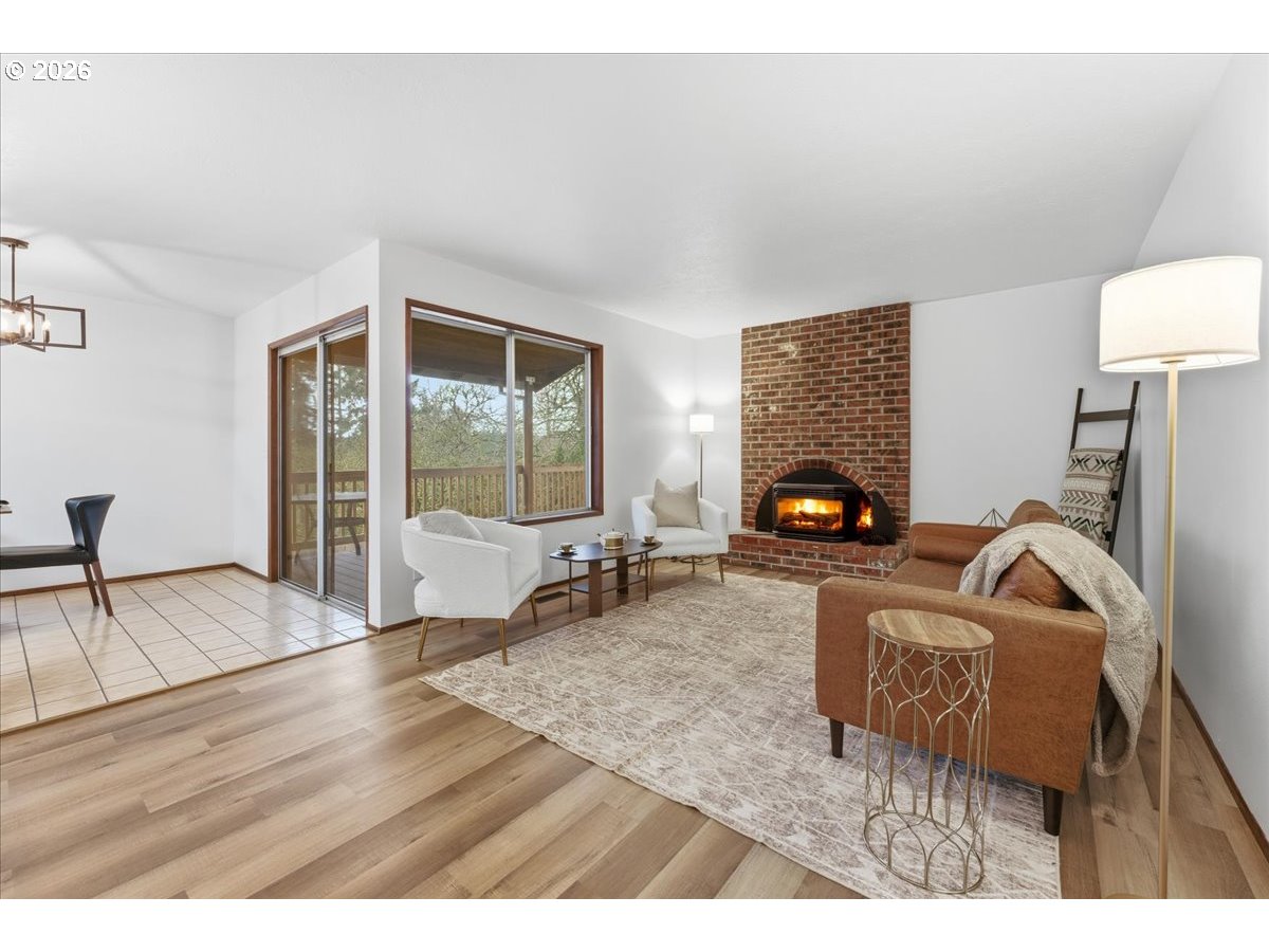 236 Southwest Collins Street Portland, OR 97219 - Photo 4 of 33 Gallery Image 4
