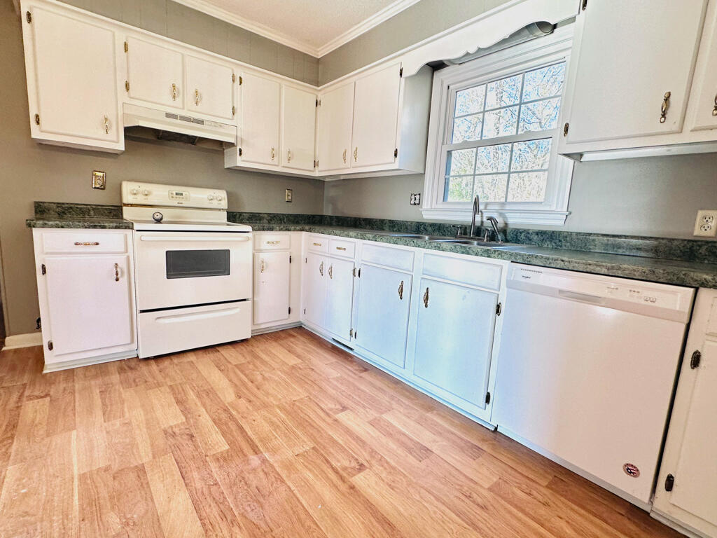 1157 Maple Street Turbeville, SC 29162 - Photo 6 of 26