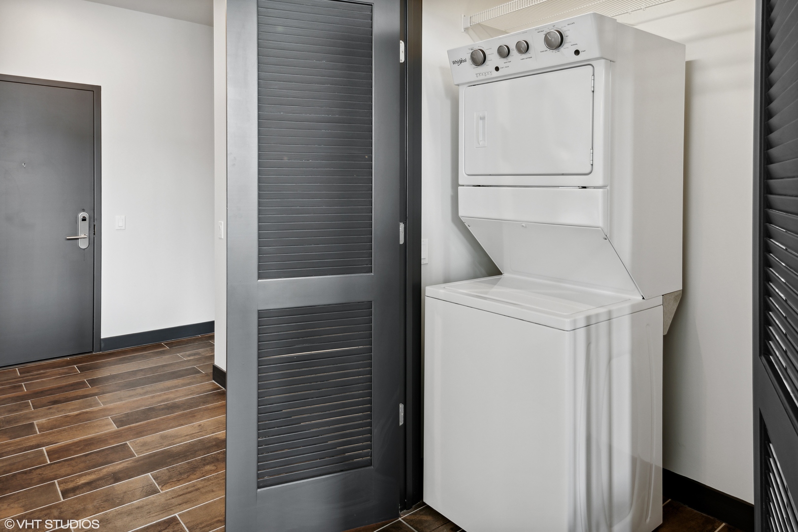 171 North Aberdeen Street, Unit 607 Chicago, IL 60607 - Photo 10 of 20 a utility room with dryer and washer