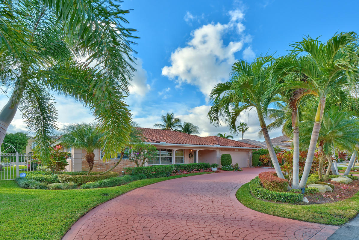 844 Forsyth Street Boca Raton, FL 33487 - Photo 1 of 26 Front of home - circular driveway