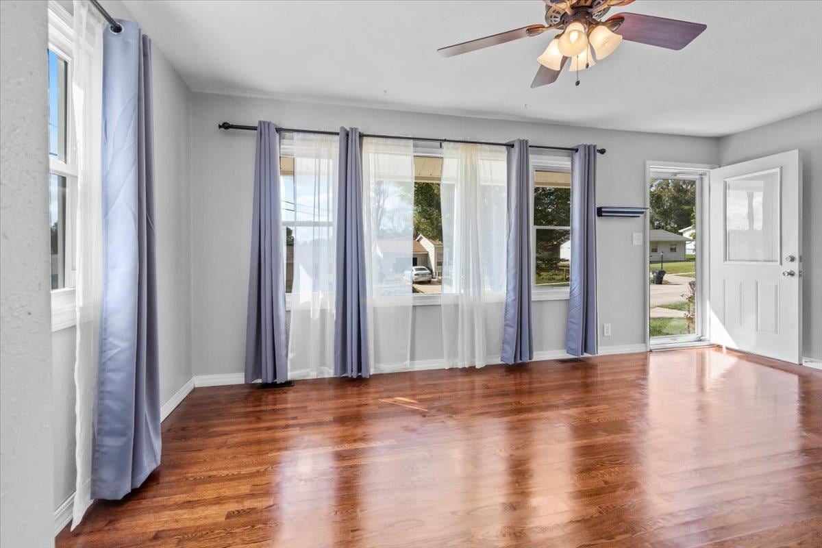 821 Cheyenne Road Northwest Cedar Rapids, IA 52405 - Photo 6 of 29 Gallery Image 6