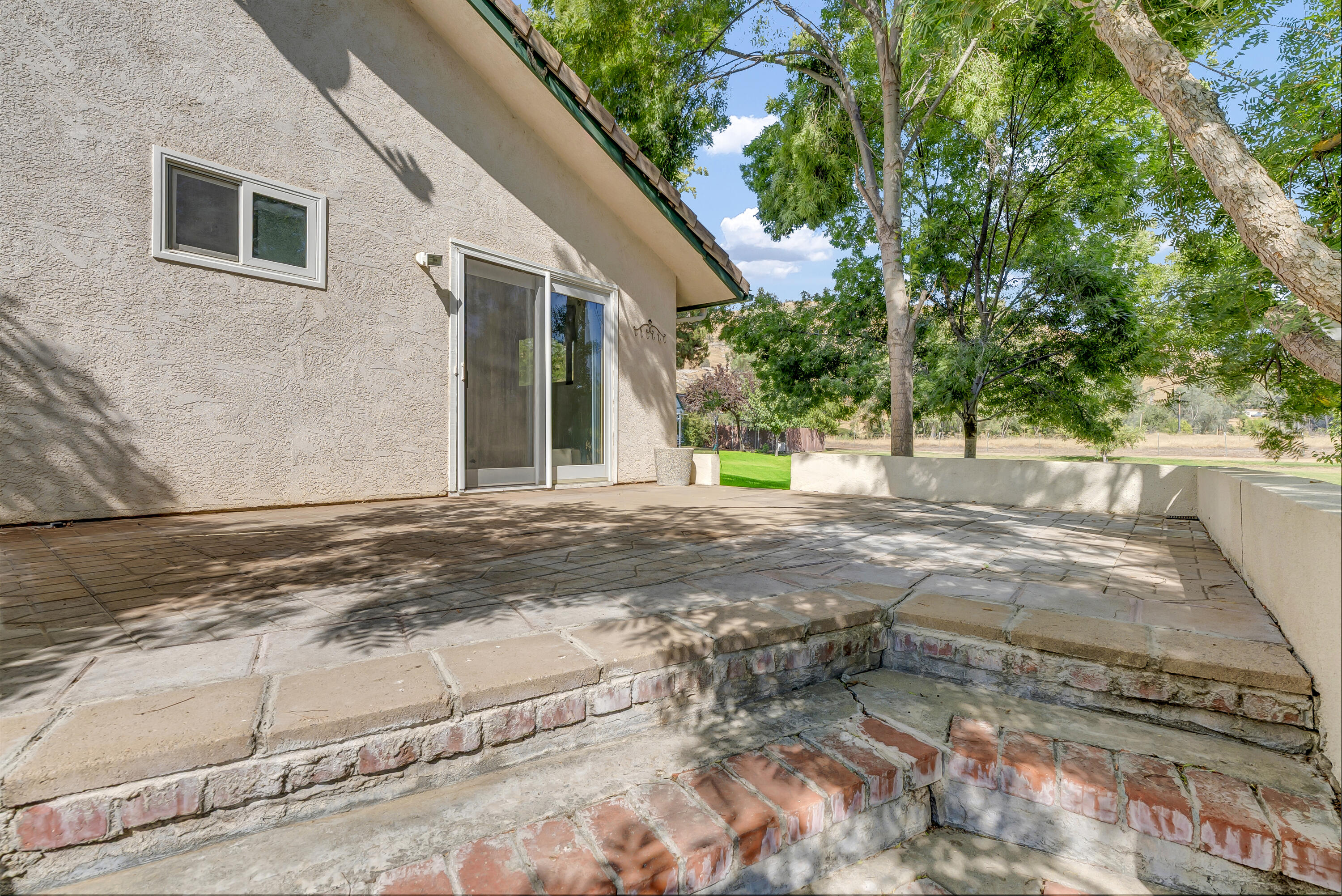 18002 320th Road Springville, CA 93265 - Photo 40 of 56 a view of a house with a yard