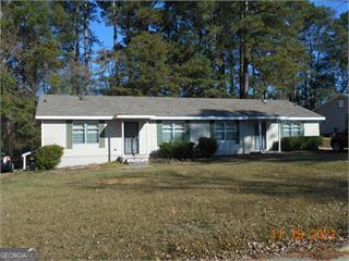 913-915 Arizona Street, Unit A LaGrange, GA 30241 - Photo 2 of 2 a front view of a house with a yard