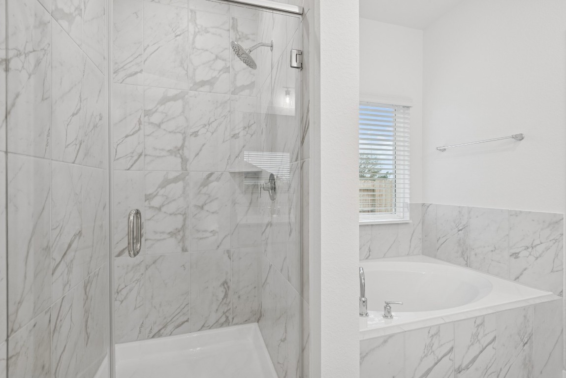 3422 Fresh Bluestream Lane Rosenberg, TX 77471 - Photo 32 of 48 a bathroom with a bathtub