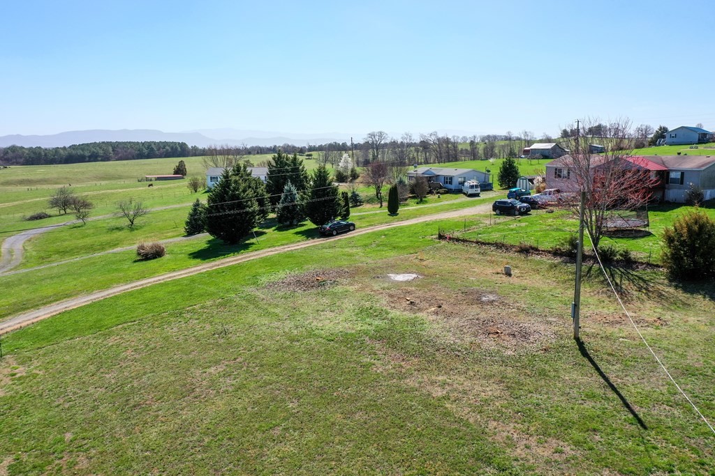 4 Sam Martin Road Dandridge, TN 37725 - Photo 2 of 19