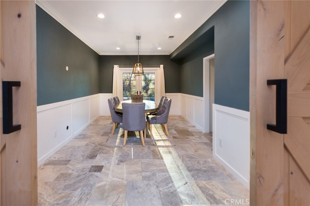 22324 Circle J Ranch Road Saugus, CA 91350 - Photo 17 of 39