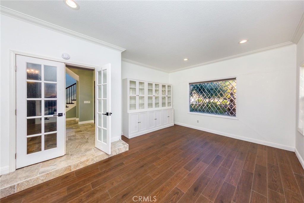 22324 Circle J Ranch Road Saugus, CA 91350 - Photo 8 of 39