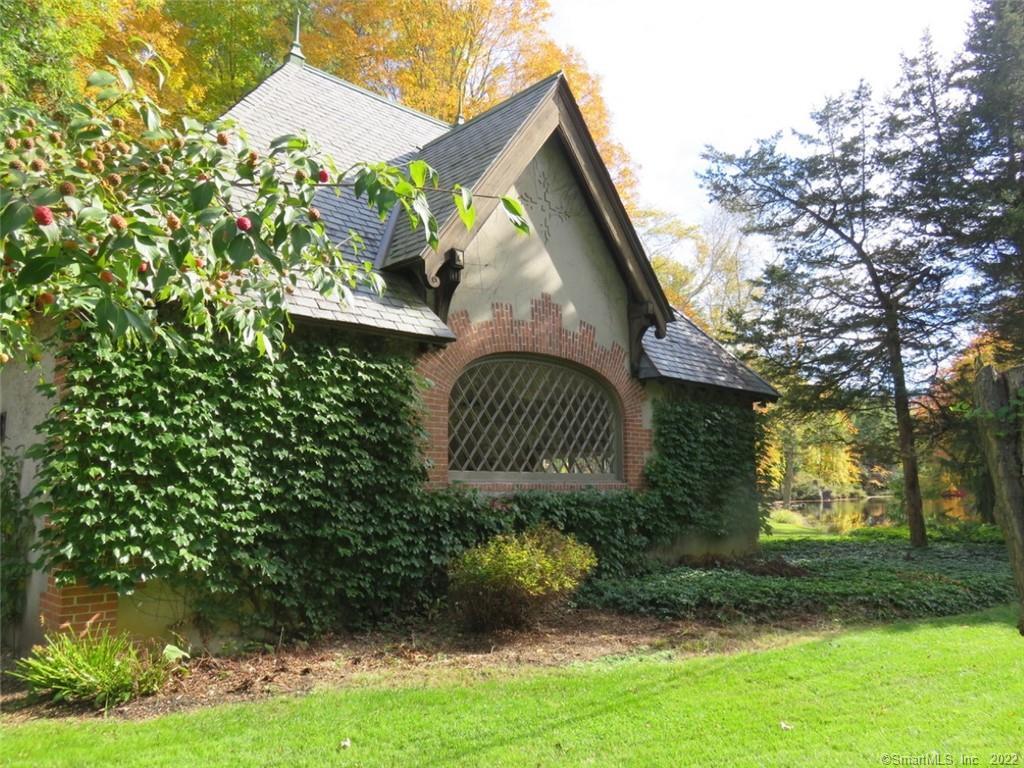 261 Taconic Road Salisbury, CT 06068 - Photo 20 of 20 a front view of a house with a yard