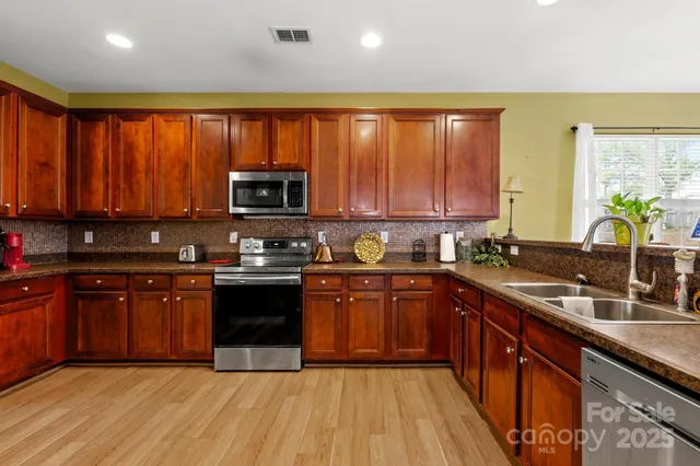 $437,000 | 4124 Houldsworth Drive, Charlotte, NC 28213