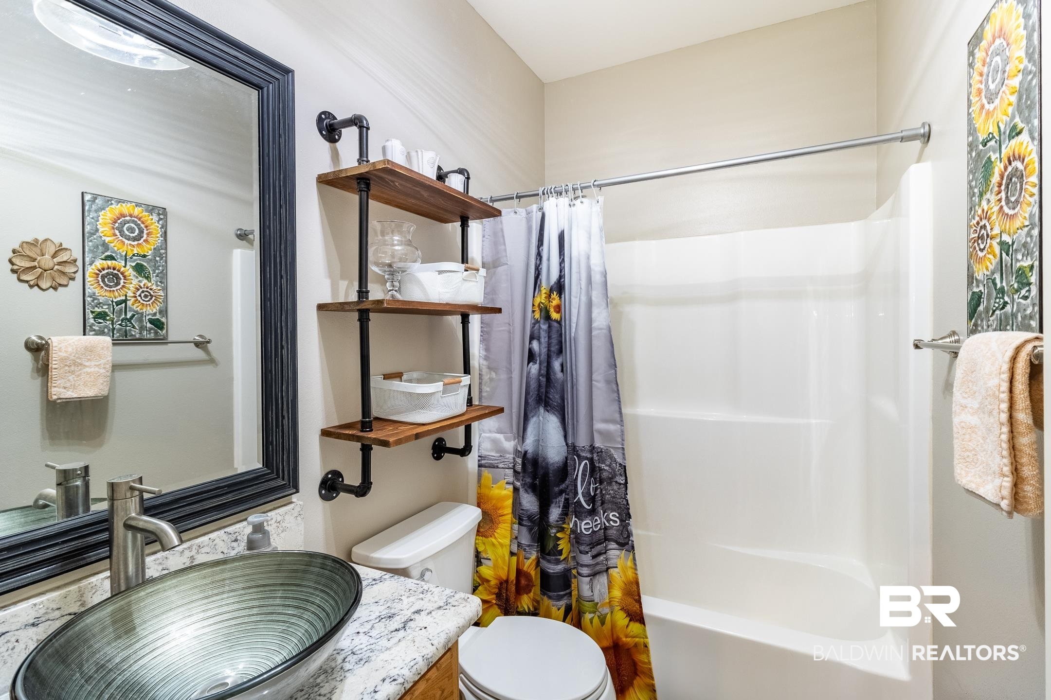 22424 Ard Road Robertsdale, AL 36567 - Photo 21 of 33 Guest Bathroom