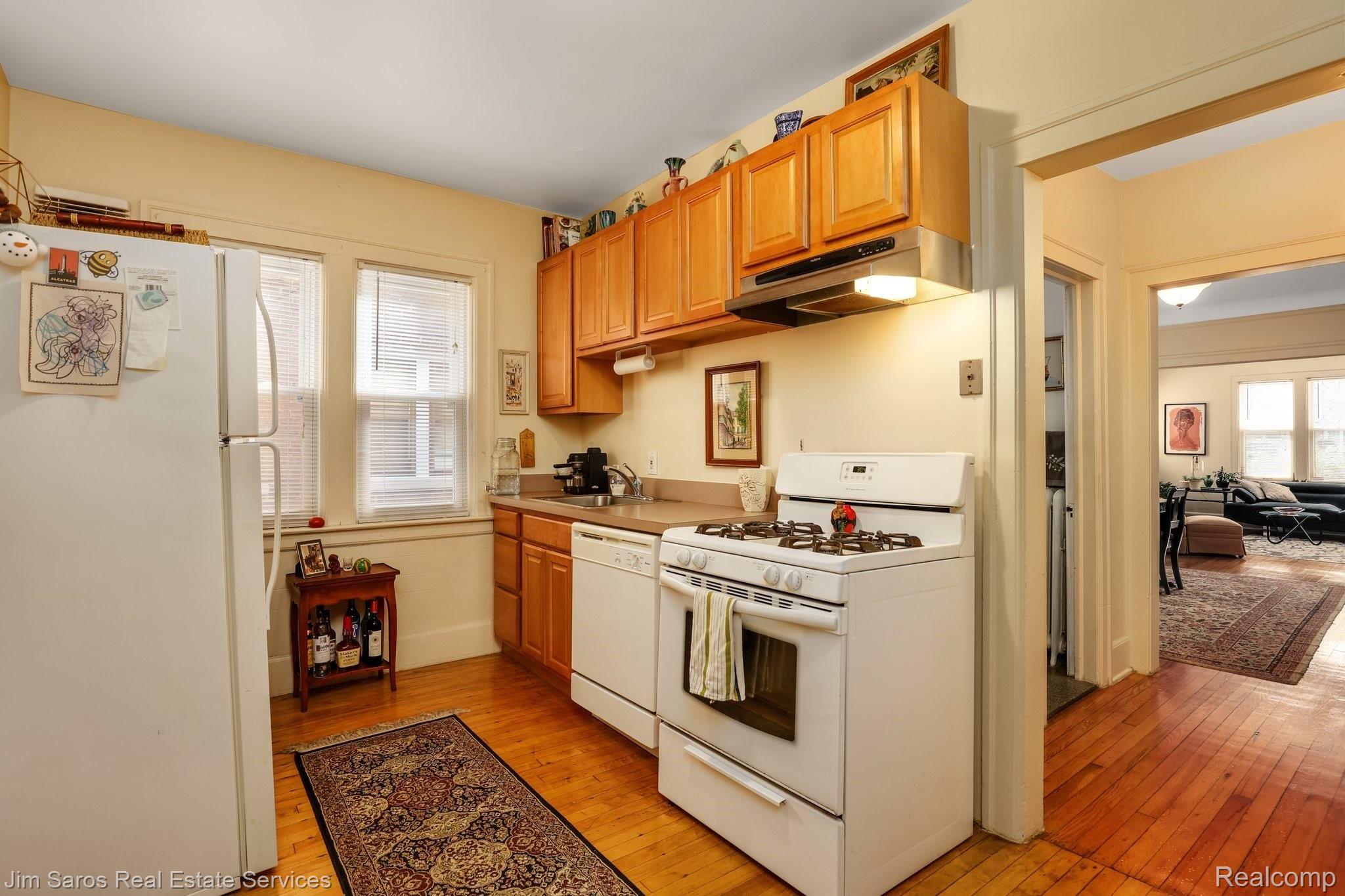 878 Nottingham Road, Unit 880 Grosse Pointe, MI 48230 - Photo 7 of 10 17-web-or-mls-878 Nottingham Road Grosse Pointe Park0012.jpg