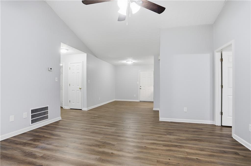 11066 Shannon Circle Hampton, GA 30228 - Photo 4 of 27