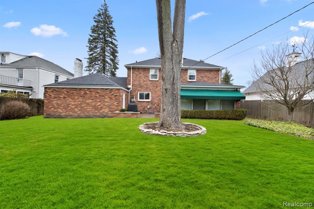 163 Merriweather Road Grosse Pointe Farms, MI 48236 - Photo 4 of 33