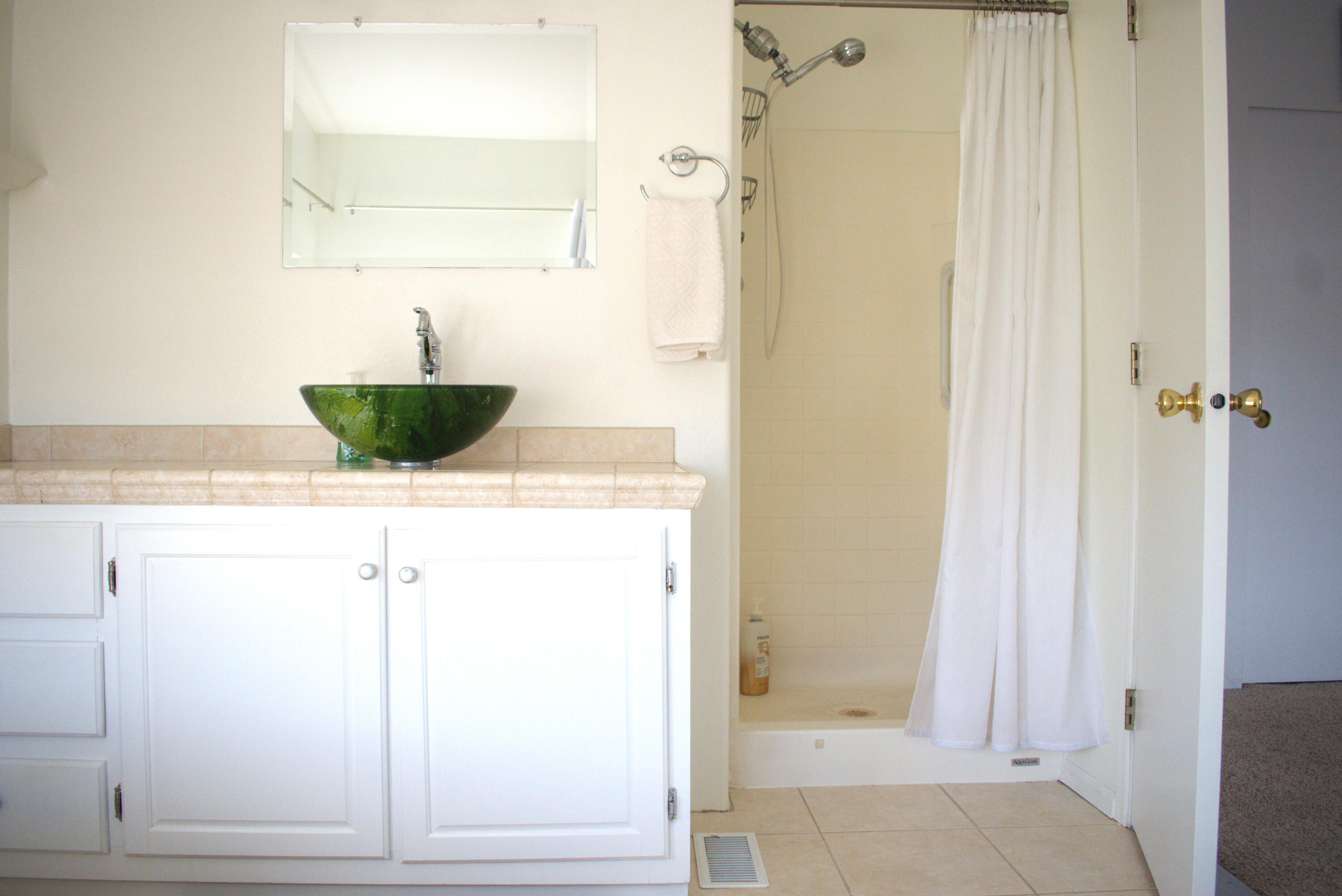 8401 Old Stage Road, Unit 33 Central Point, OR 97502 - Photo 25 of 43 PRIMARY SUITE SHOWER