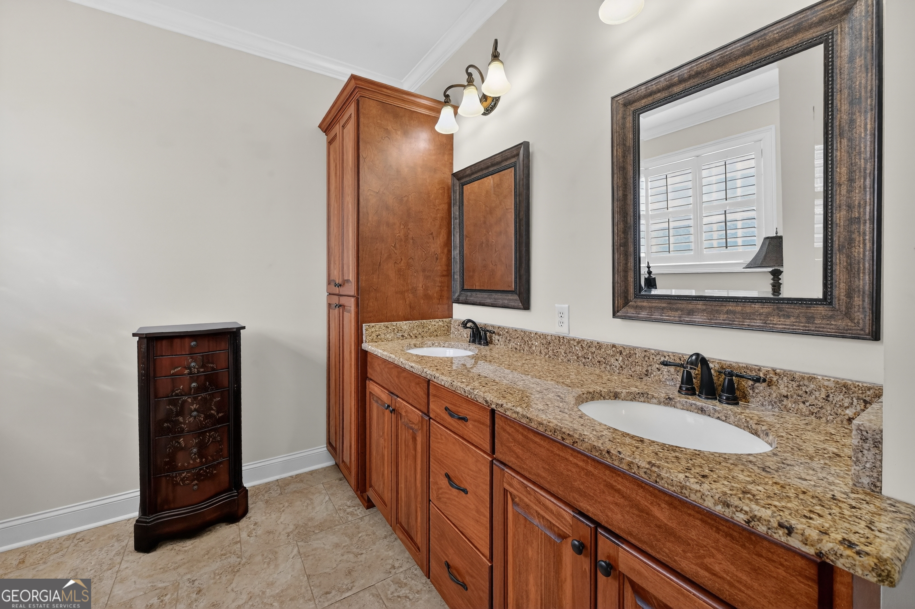 1617 Red Oak Lane Albany, GA 31701 - Photo 20 of 36 a bathroom with double sink and two mirror
