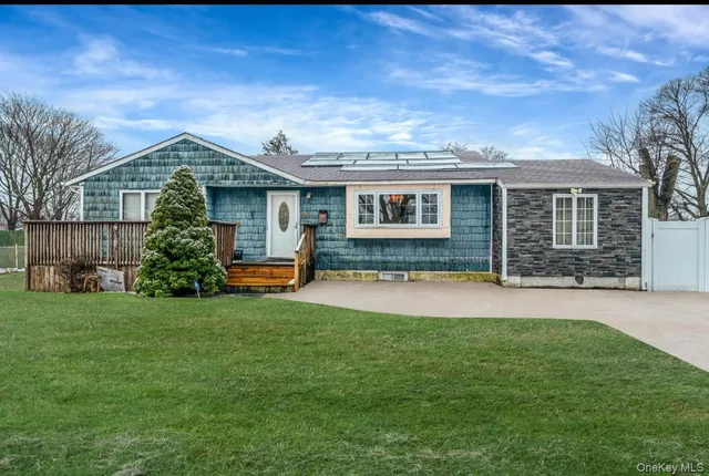 $650,000 | 160 Stahley Street, Brentwood, NY 11717