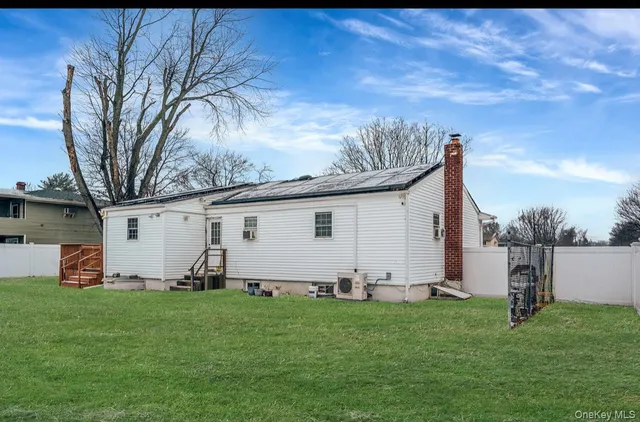 $650,000 | 160 Stahley Street, Brentwood, NY 11717