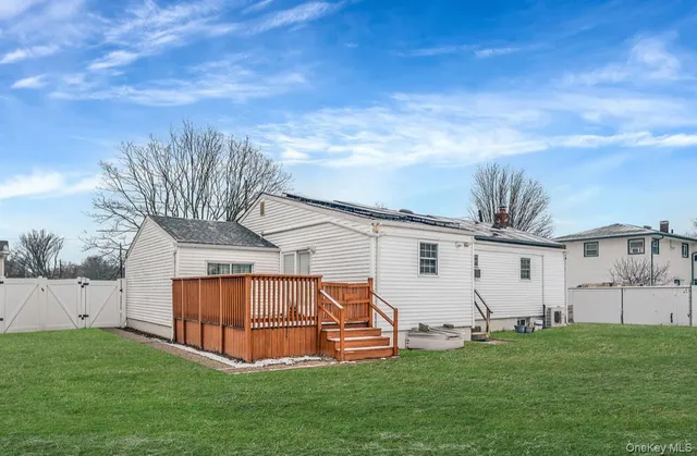 $650,000 | 160 Stahley Street, Brentwood, NY 11717