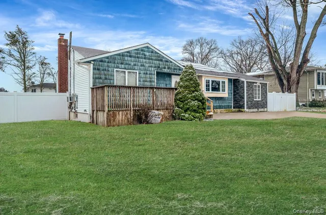 $650,000 | 160 Stahley Street, Brentwood, NY 11717