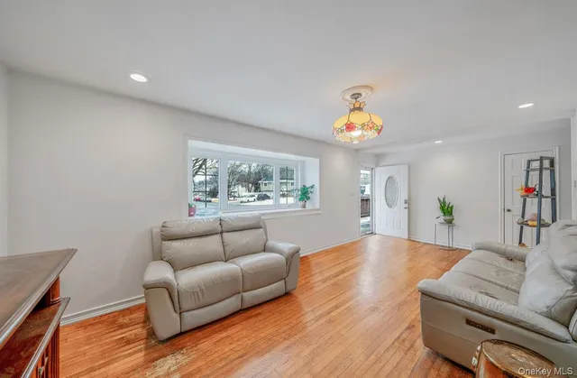 $650,000 | 160 Stahley Street, Brentwood, NY 11717