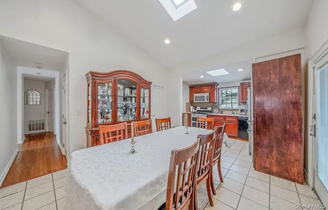 $650,000 | 160 Stahley Street, Brentwood, NY 11717