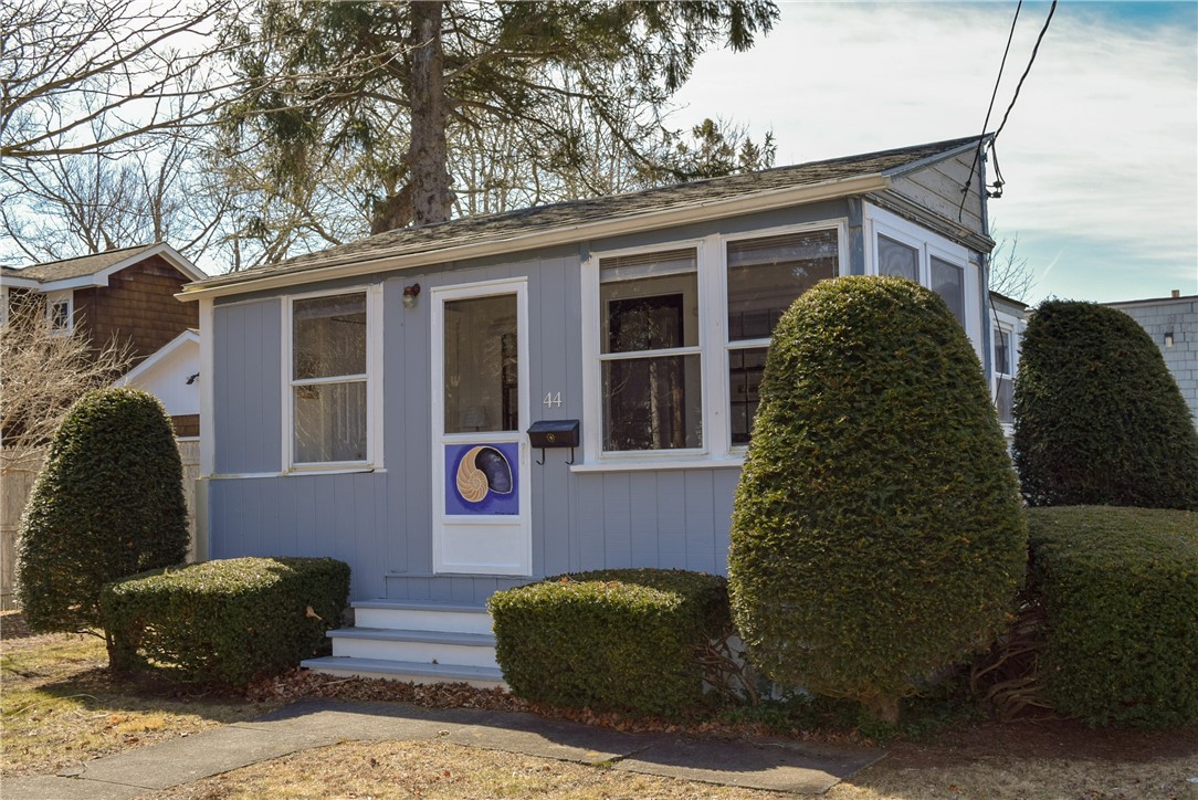 44 Benson Avenue Westerly, RI 02891 - Photo 3 of 35