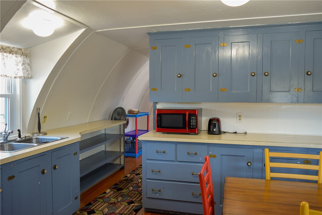 44 Benson Avenue Westerly, RI 02891 - Photo 5 of 35 Eat-in Kitchen