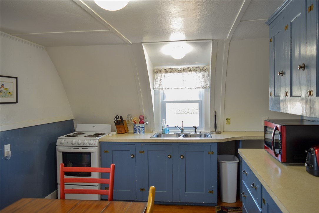 44 Benson Avenue Westerly, RI 02891 - Photo 8 of 35