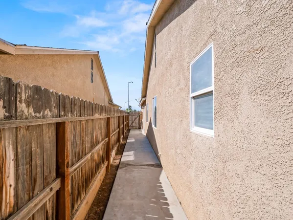 $420,000 | 390 Tucker Avenue, Sanger, CA 93657