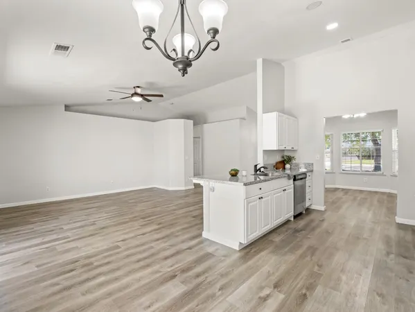 $420,000 | 390 Tucker Avenue, Sanger, CA 93657