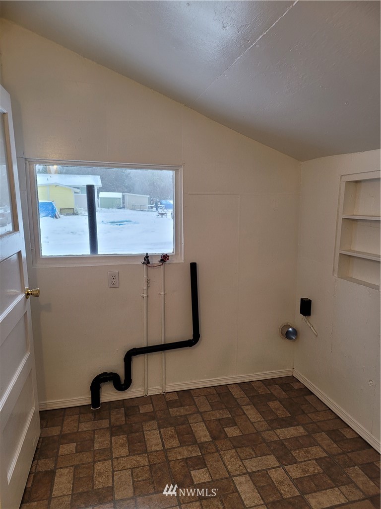 1907 Harding Road Aberdeen, WA 98520 - Photo 17 of 29 Gallery Image 17