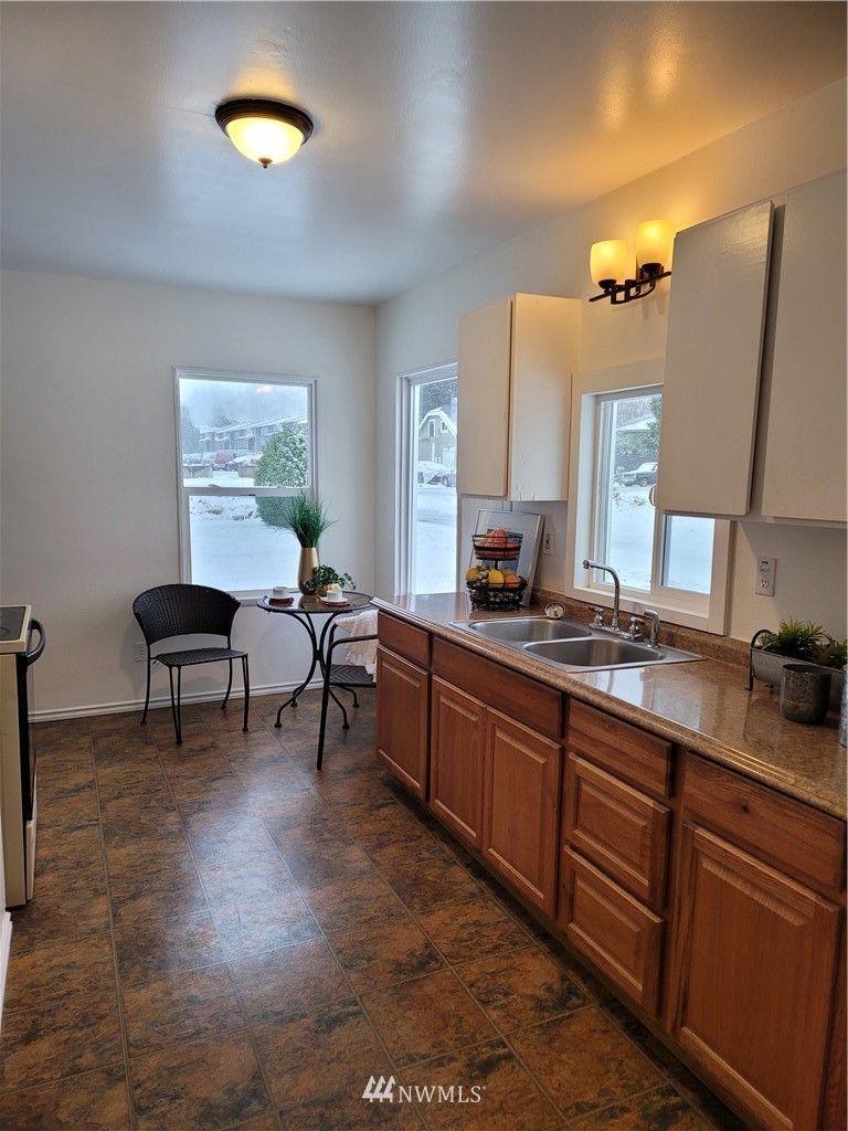 1907 Harding Road Aberdeen, WA 98520 - Photo 8 of 29 Gallery Image 8