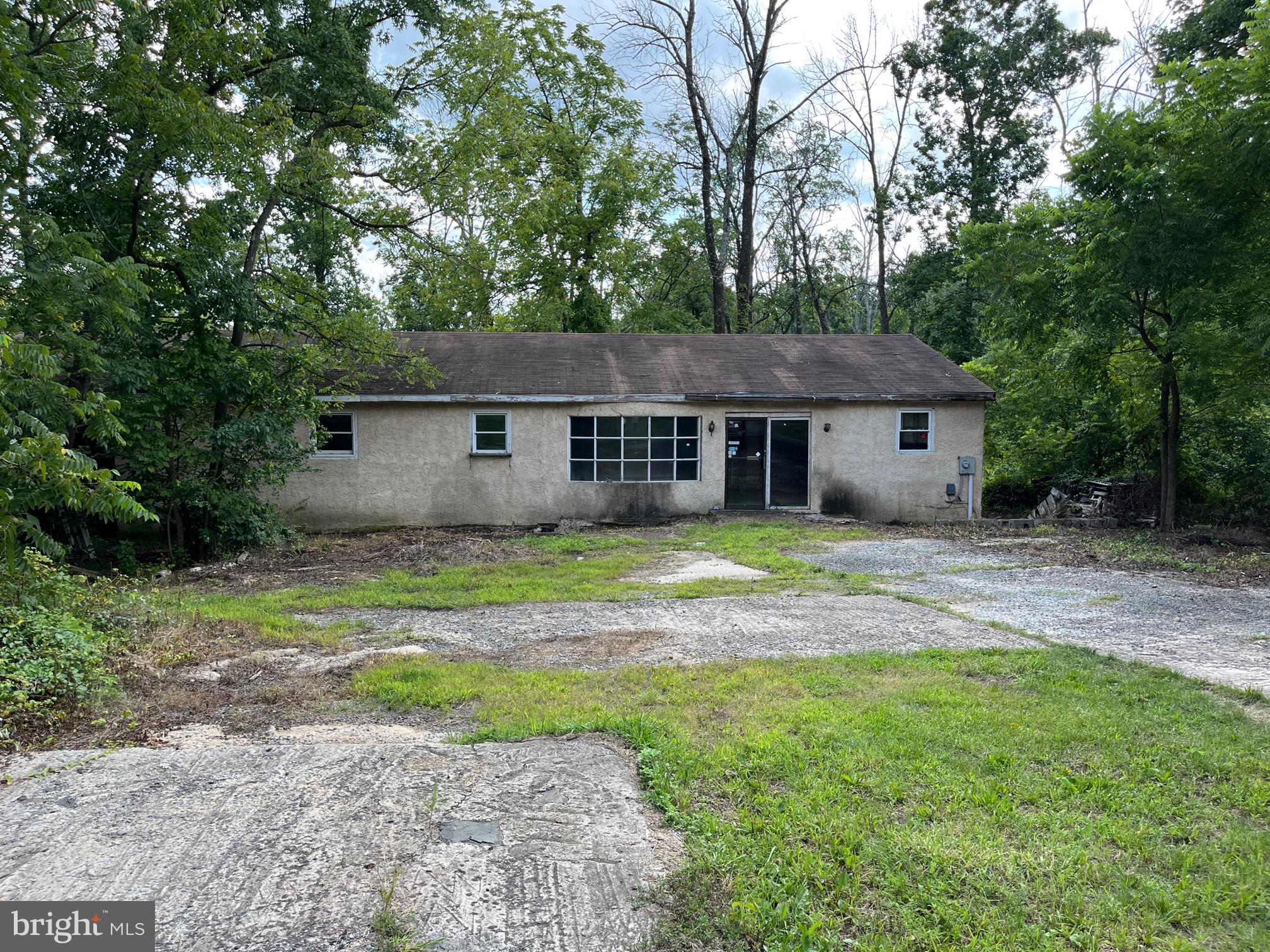 136 Hill Road Barto, PA 19504 - Photo 4 of 34