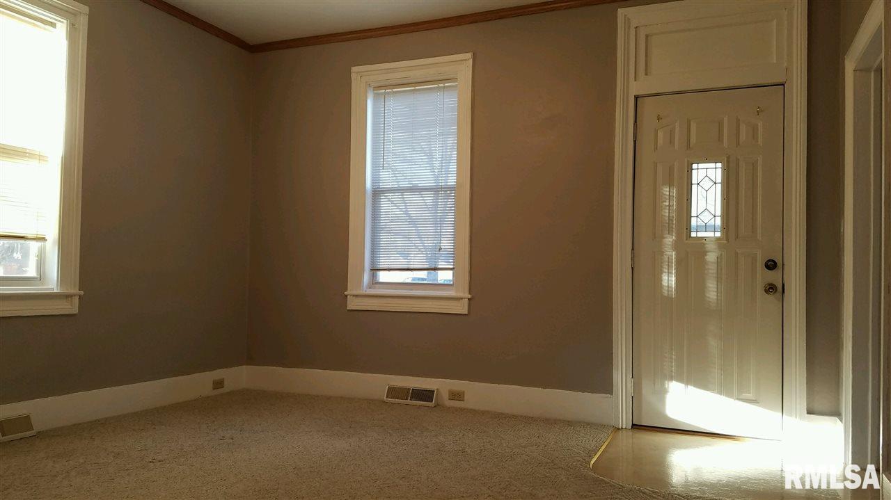 1300 Oak Ridge Avenue Pekin, IL 61554 - Photo 3 of 14 Gallery Image 3