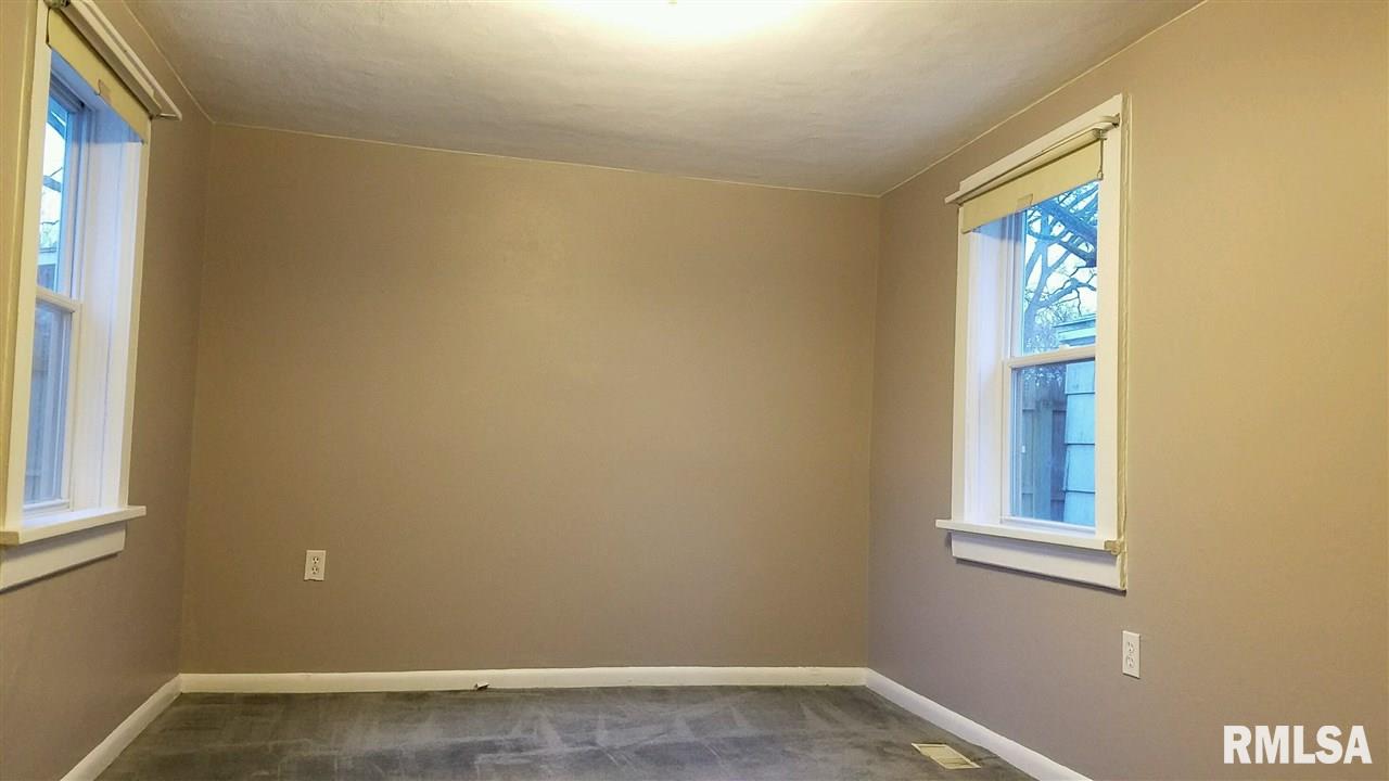1300 Oak Ridge Avenue Pekin, IL 61554 - Photo 8 of 14 Gallery Image 8