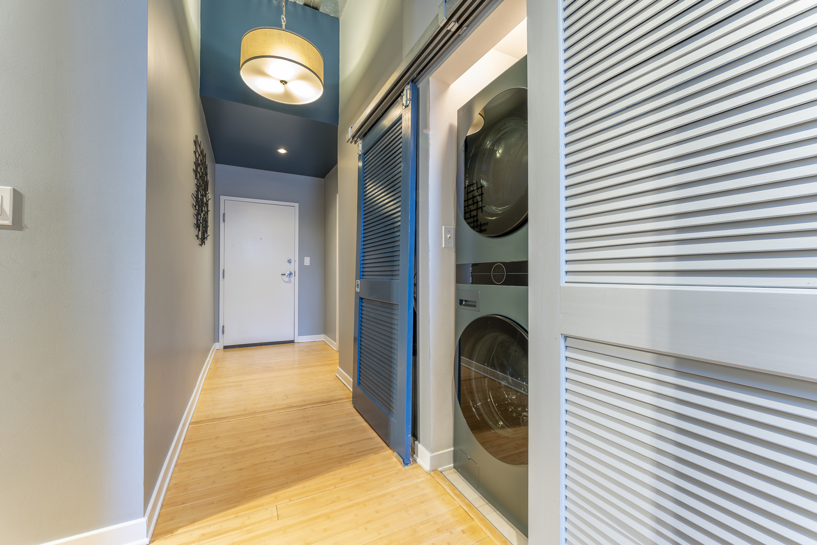 1910 South Indiana Avenue, Unit 421 Chicago, IL 60616 - Photo 15 of 28 a view of entryway with wooden floor