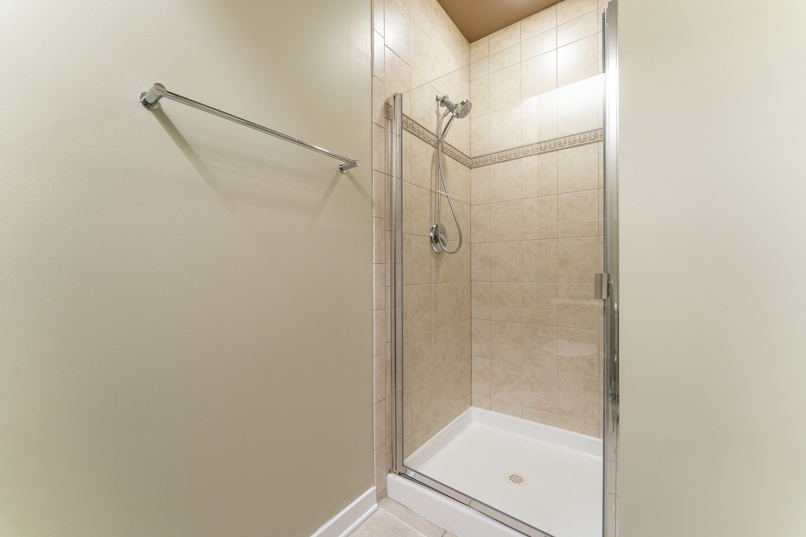 1910 South Indiana Avenue, Unit 421 Chicago, IL 60616 - Photo 20 of 28 a bathroom with a glass shower door