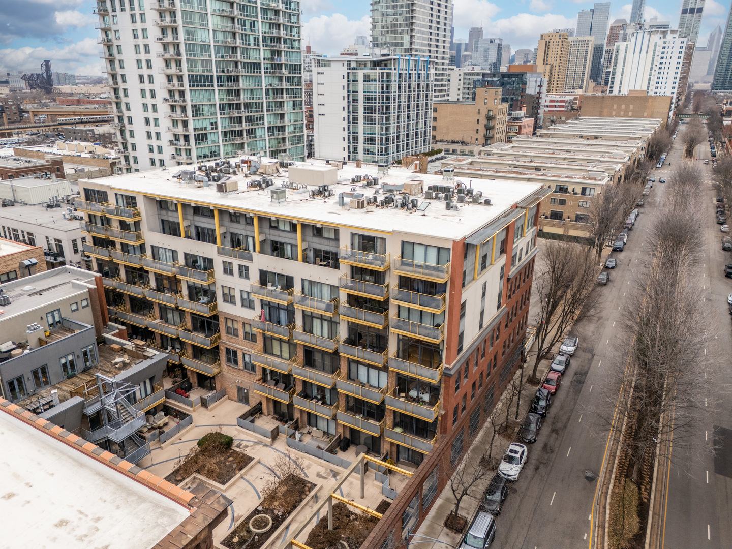 1910 South Indiana Avenue, Unit 421 Chicago, IL 60616 - Photo 27 of 28 a view of a building with a yard