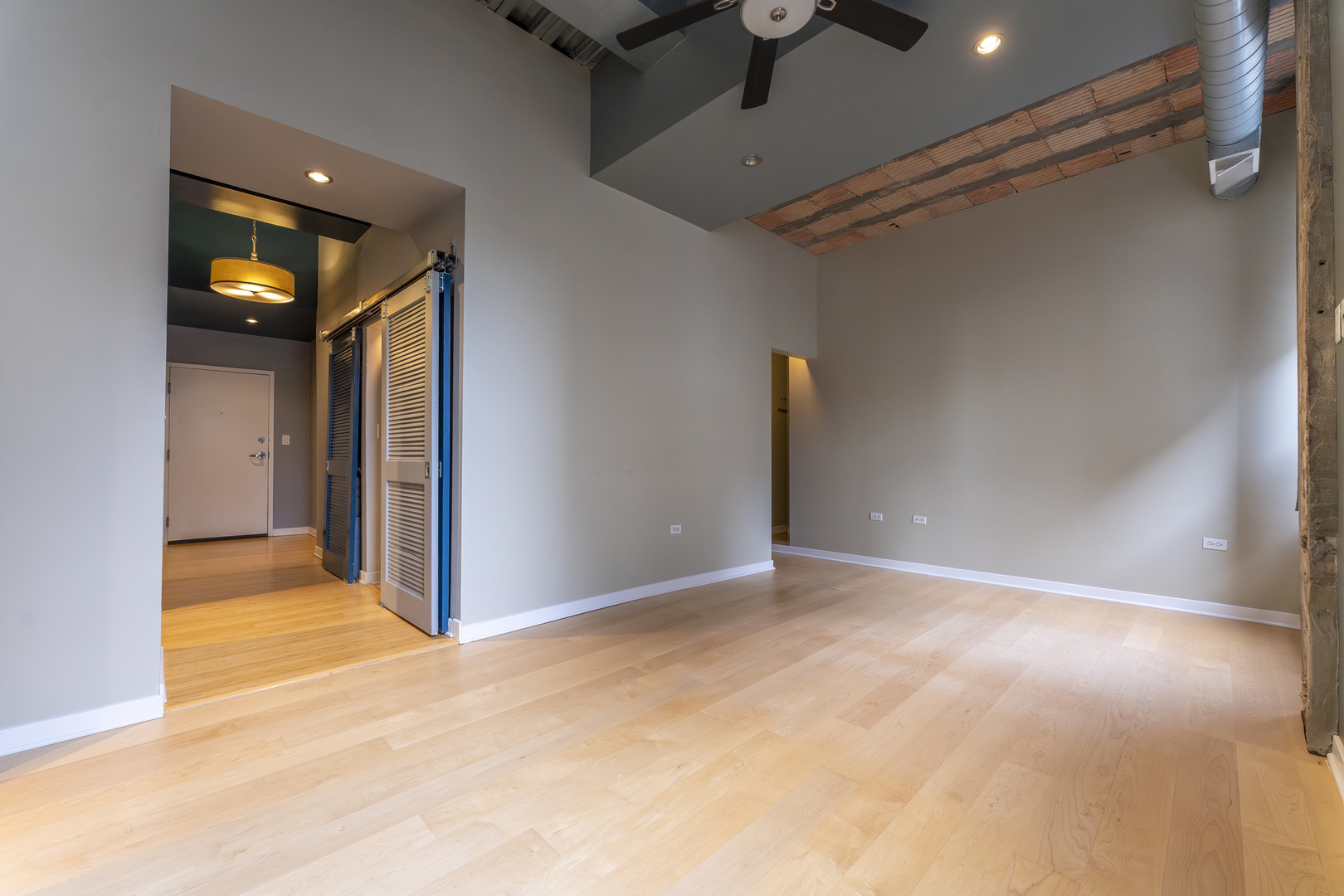 1910 South Indiana Avenue, Unit 421 Chicago, IL 60616 - Photo 10 of 28 a view of an empty room