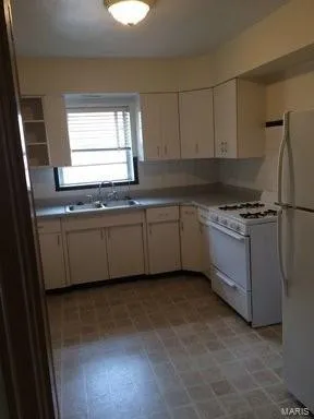 $1,250 | 1132 Moorlands Drive, Unit 2, St. Louis, MO 63117