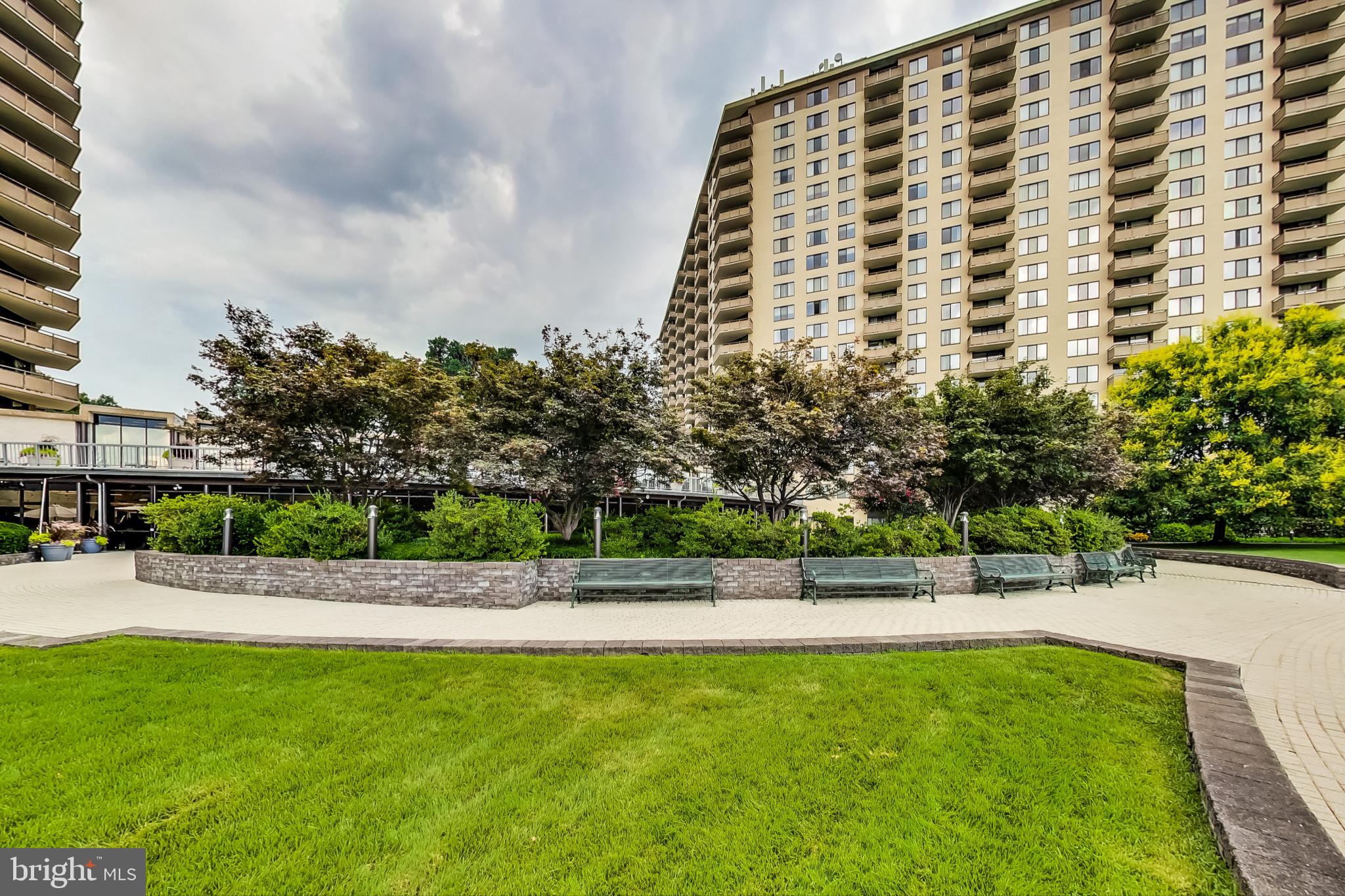 5225 Pooks Hill Road, Unit 1717N Bethesda, MD 20814 - Photo 11 of 74