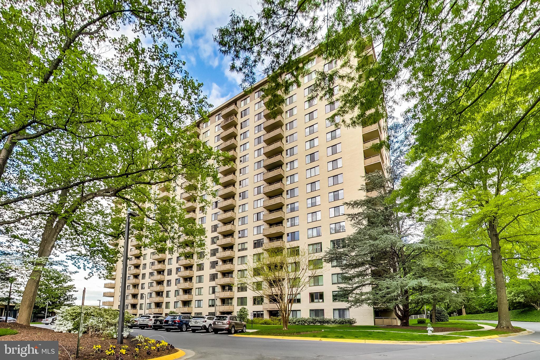 5225 Pooks Hill Road, Unit 1717N Bethesda, MD 20814 - Photo 12 of 74