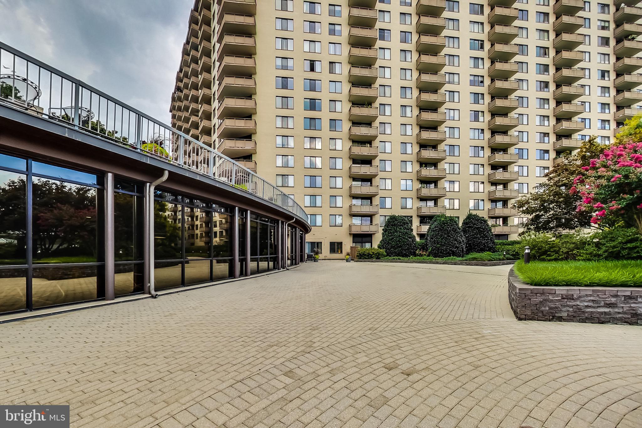 5225 Pooks Hill Road, Unit 1717N Bethesda, MD 20814 - Photo 15 of 74