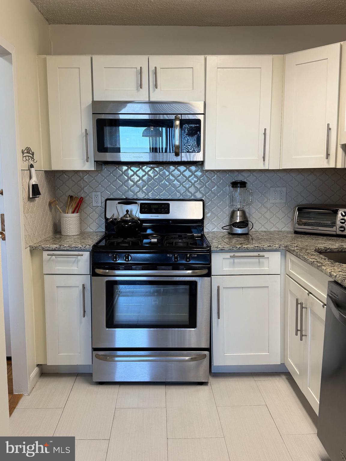 5225 Pooks Hill Road, Unit 1717N Bethesda, MD 20814 - Photo 25 of 74 UPDATED KITCHEN