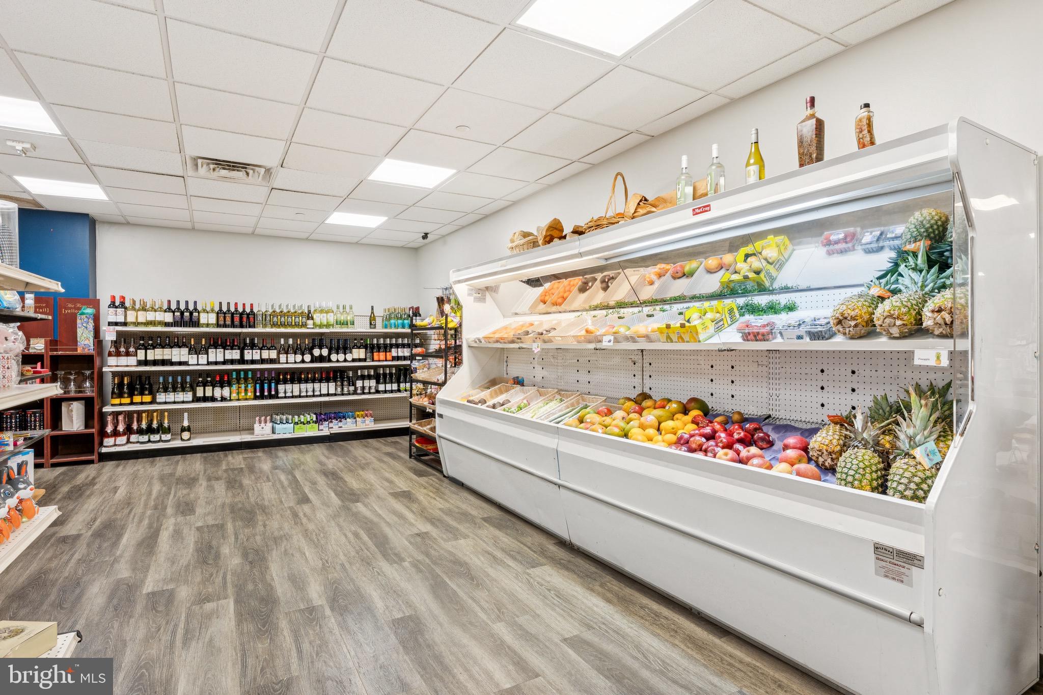 5225 Pooks Hill Road, Unit 1717N Bethesda, MD 20814 - Photo 49 of 74 MARKET/DELI